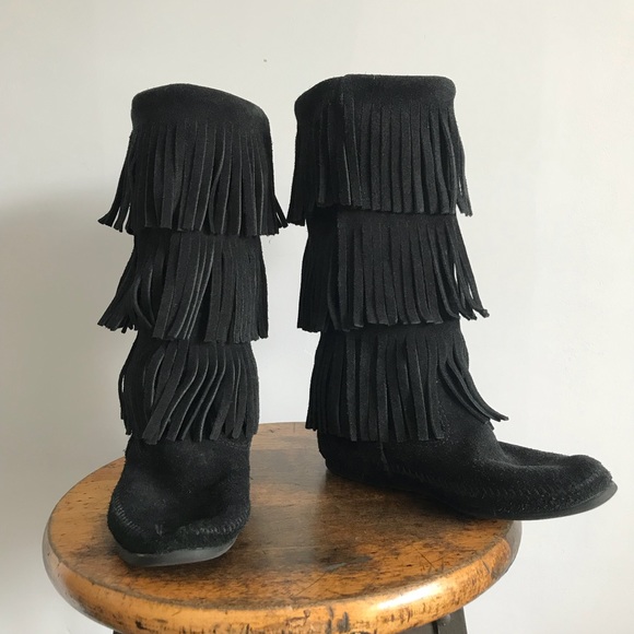 Minnetonka Blk Suede Flat Boot 3 Tier Fringe sz 7 - Picture 2 of 7